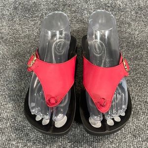 * *Aerosoft  Women’s Red T-Strap Flip Flops Sandals Sz 6